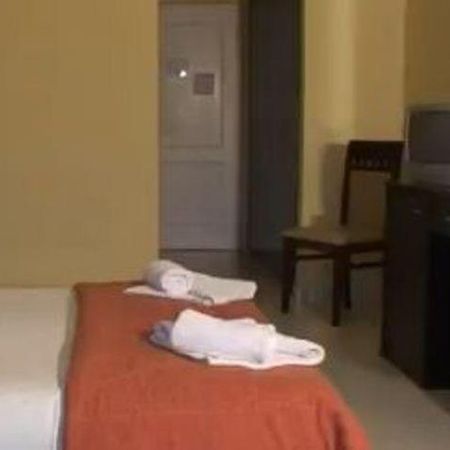 Hotel Denny'S Inn Alimos Екстериор снимка