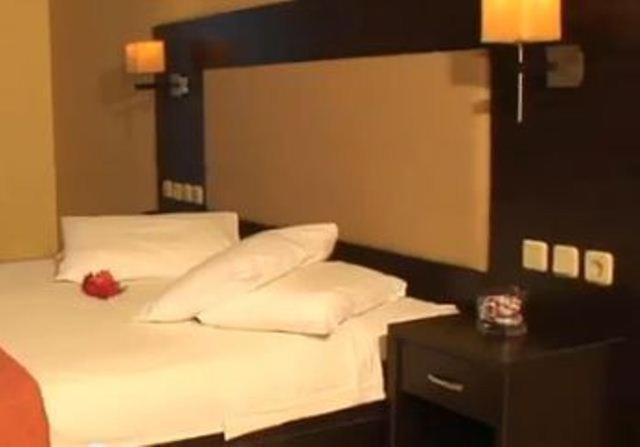Hotel Denny'S Inn Alimos Екстериор снимка