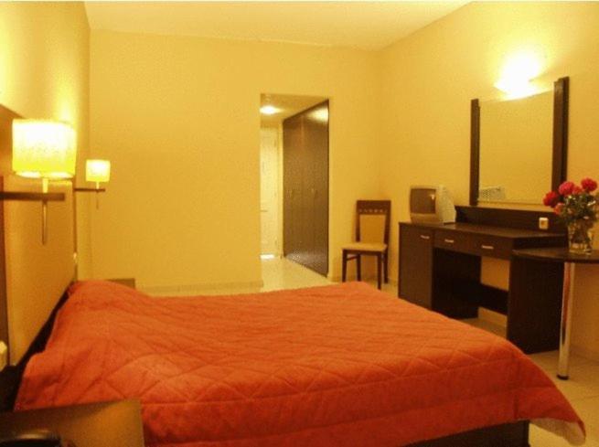 Hotel Denny'S Inn Alimos Екстериор снимка